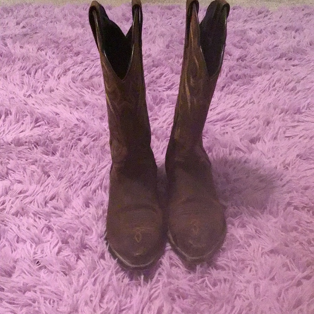 Super cute J.B Dillon boots